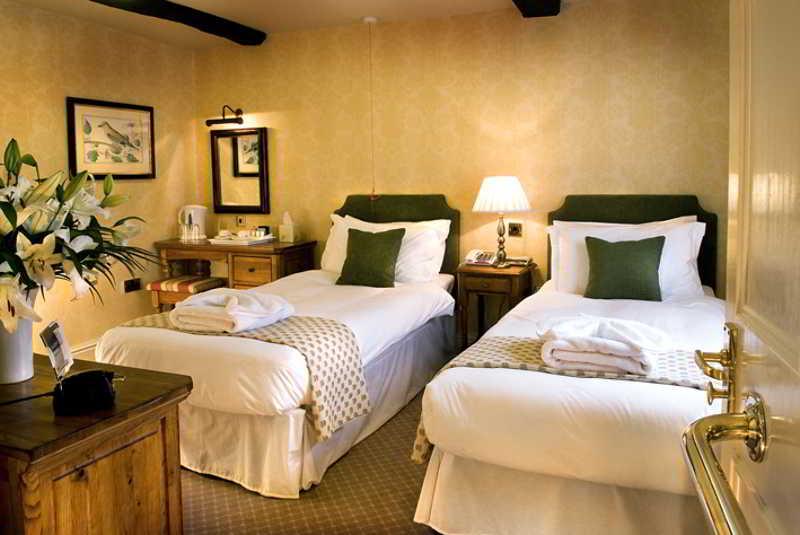 The Bear Hotel Devizes Esterno foto