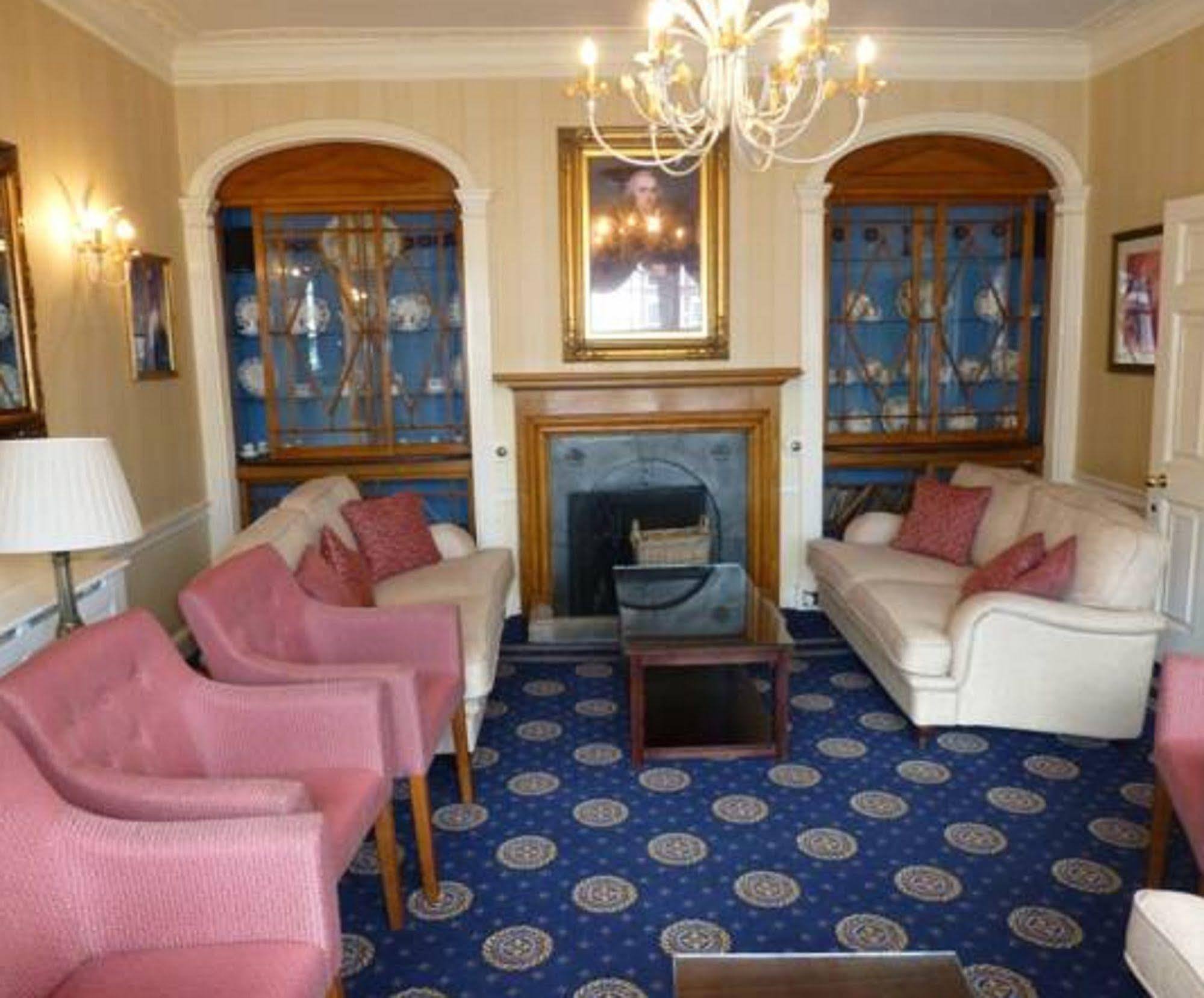 The Bear Hotel Devizes Esterno foto