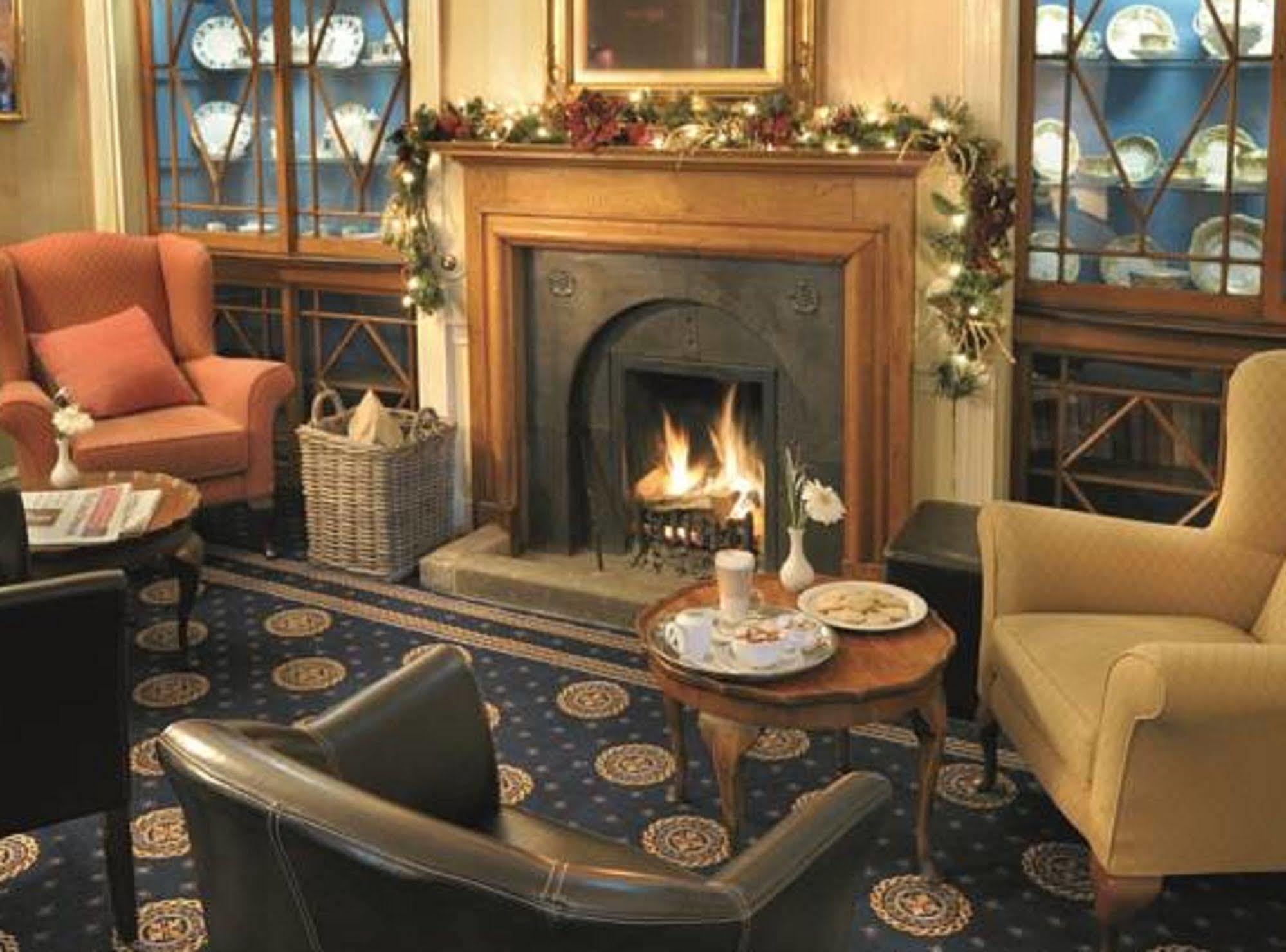 The Bear Hotel Devizes Esterno foto