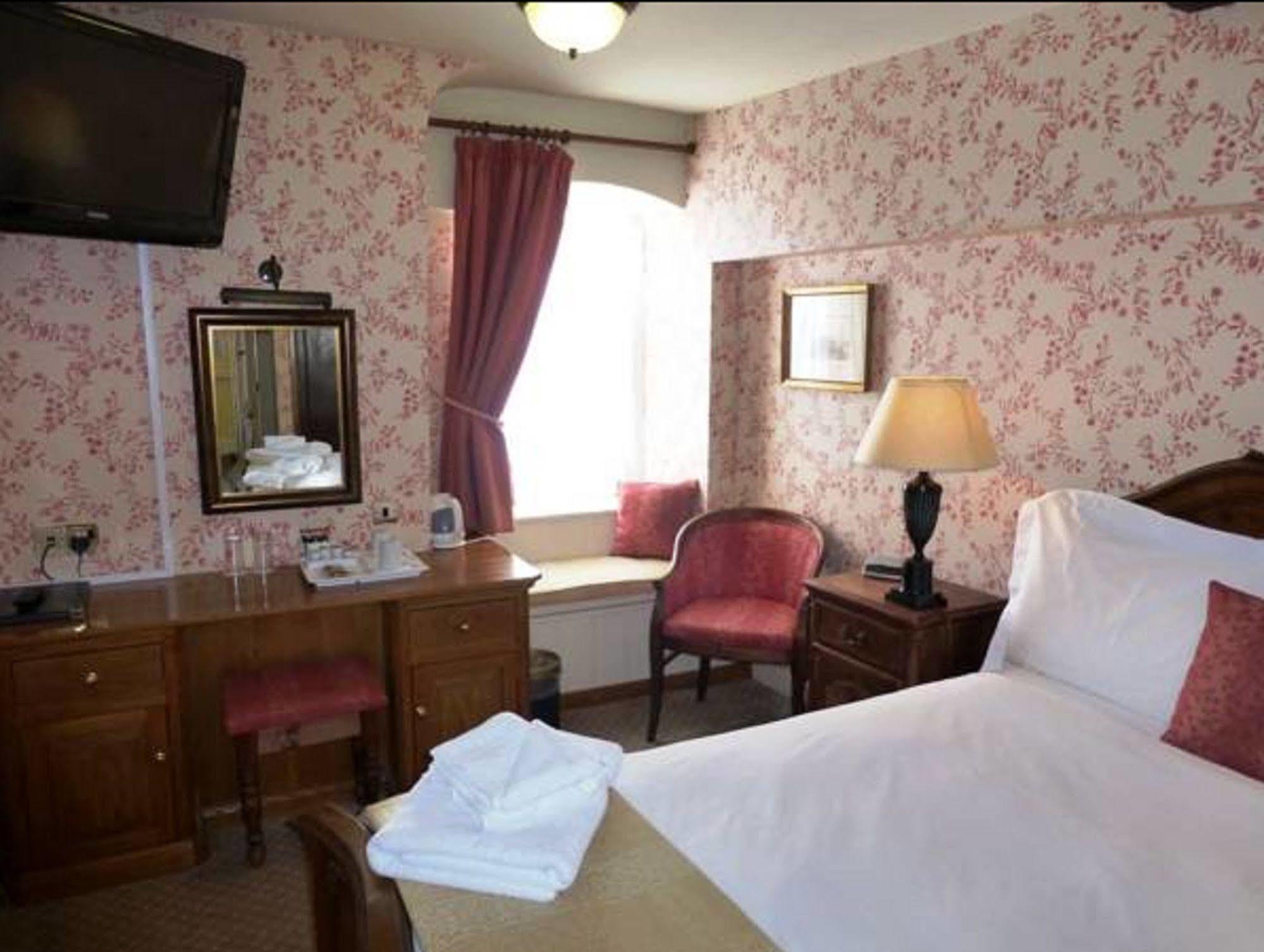 The Bear Hotel Devizes Esterno foto