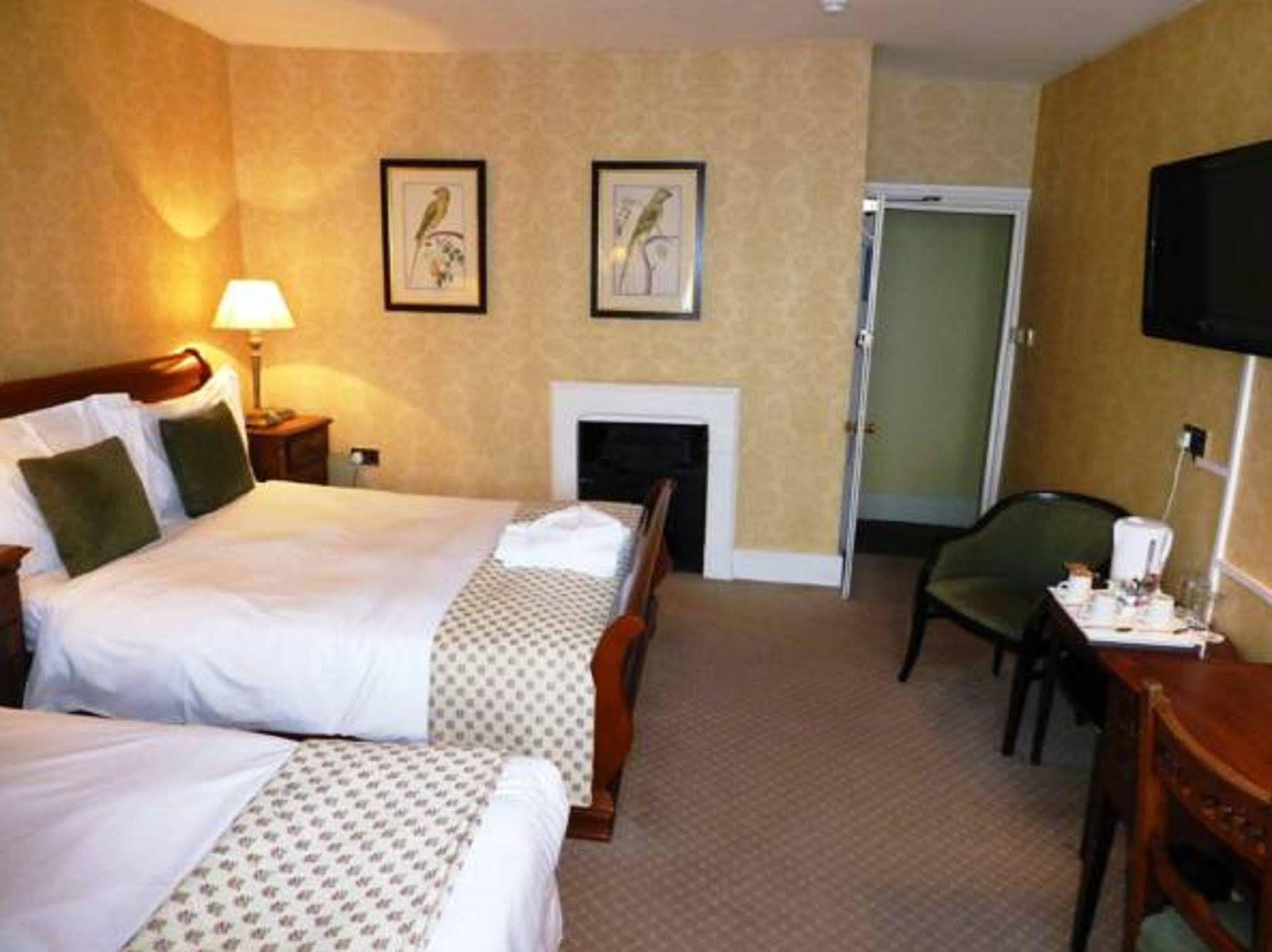 The Bear Hotel Devizes Esterno foto