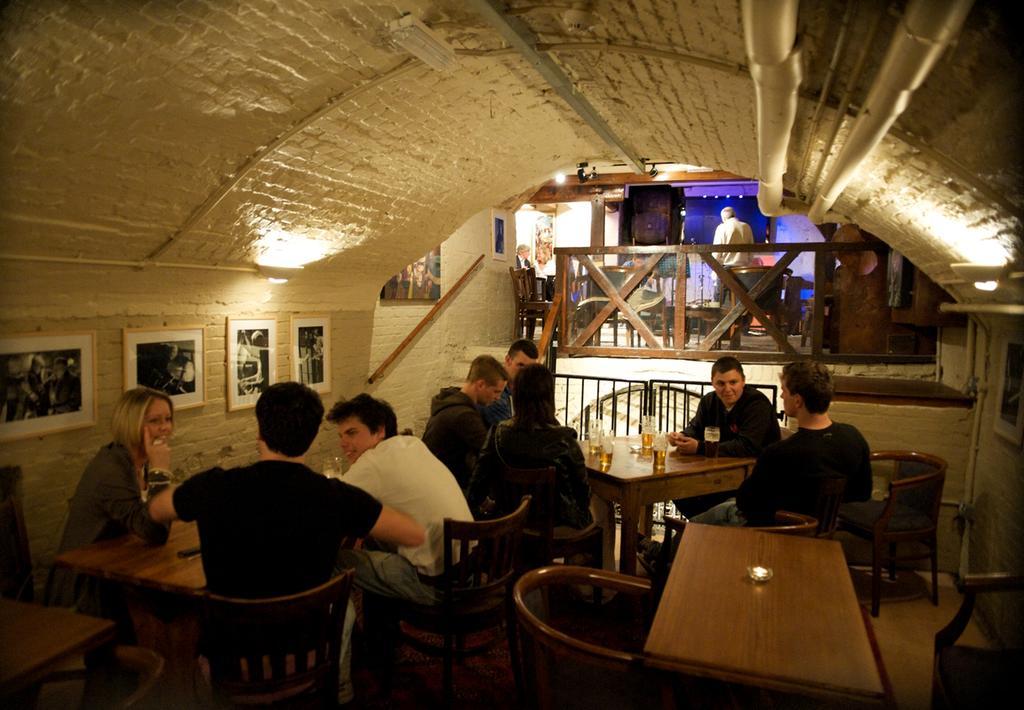 The Bear Hotel Devizes Esterno foto